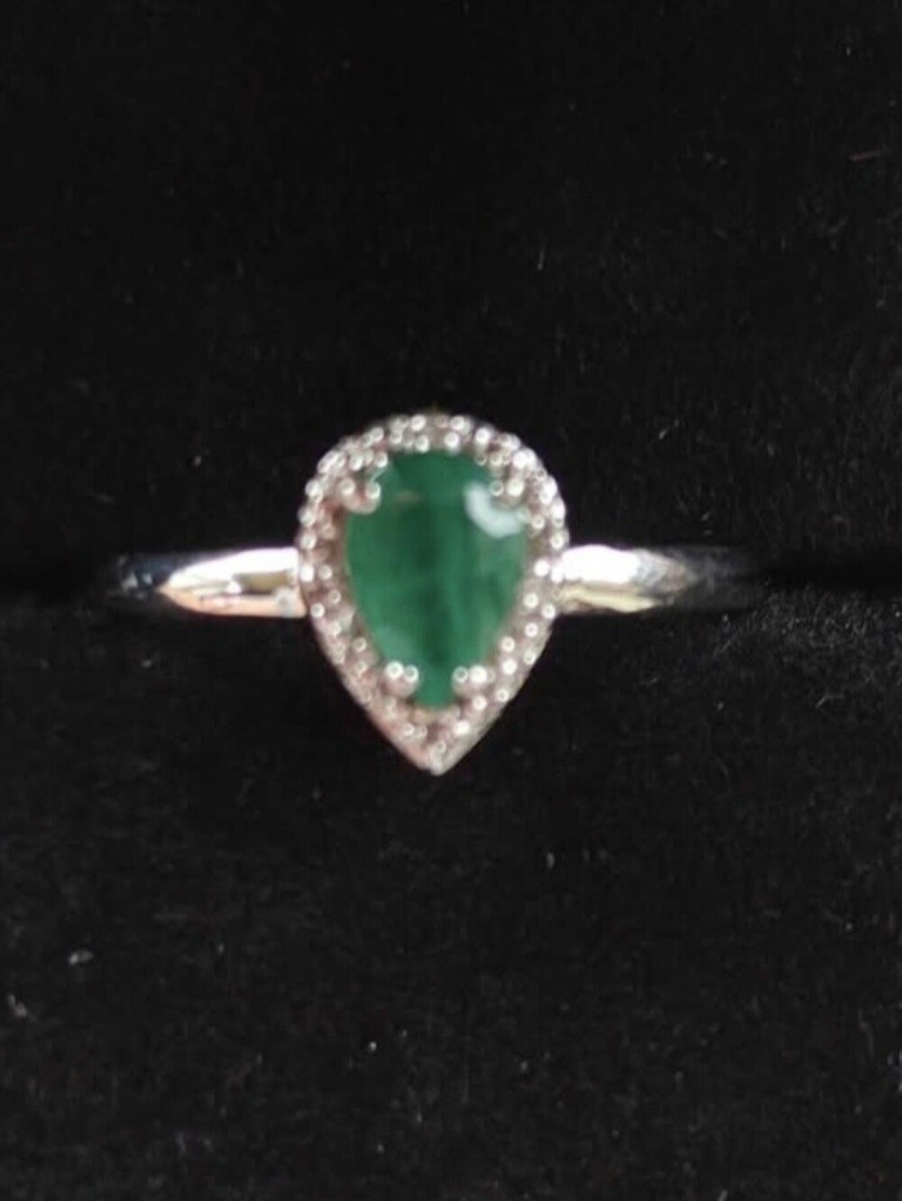 Sterling Silver Teardrop Emrald Ring